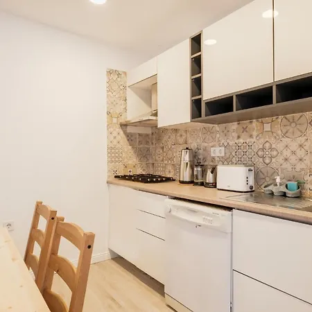 Comfy Flat W Patio 3 Min To Beach In *
