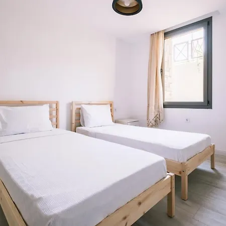 Apartment Comfy Flat W Patio 3 Min To Beach In *