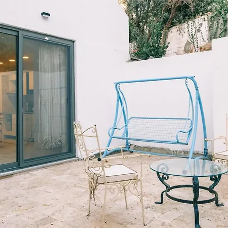 Comfy Flat W Patio 3 Min To Beach In