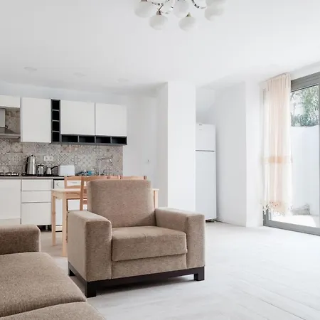 Apartment Comfy Flat W Patio 3 Min To Beach In