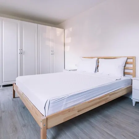 Apartment Comfy Flat W Patio 3 Min To Beach In *