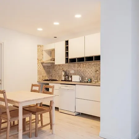 Comfy Flat W Patio 3 Min To Beach In Apartment