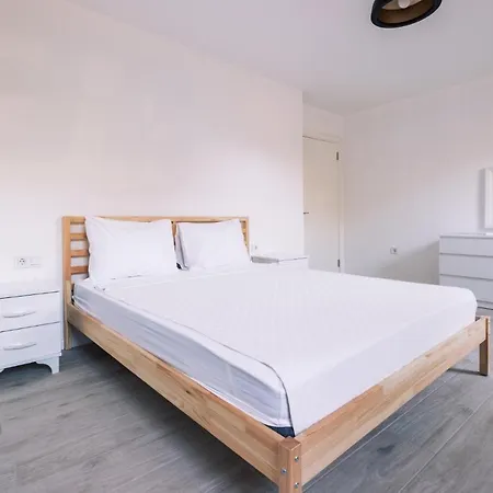 Comfy Flat W Patio 3 Min To Beach In *